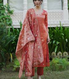 Women Floral Embroidered Regular Liva Kurta with Trousers & With Dupatta