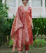 Women Floral Embroidered Regular Liva Kurta with Trousers & With Dupatta