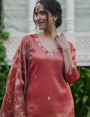 Women Floral Embroidered Regular Liva Kurta with Trousers & With Dupatta 2
