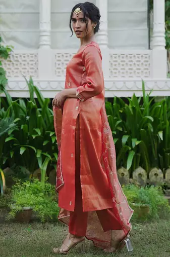 Women Floral Embroidered Regular Liva Kurta with Trousers & With Dupatta
