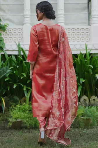 Women Floral Embroidered Regular Liva Kurta with Trousers & With Dupatta