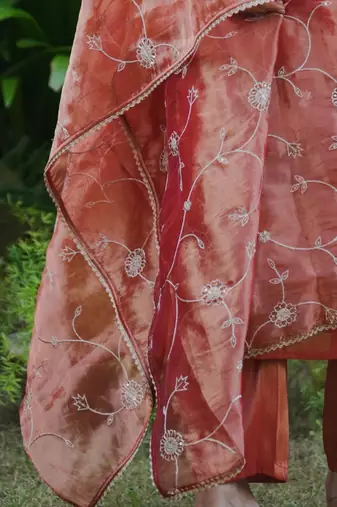 Women Floral Embroidered Regular Liva Kurta with Trousers & With Dupatta