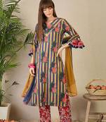 Women Printed Regular Pure Cotton Kurta with Trousers & With Dupatta