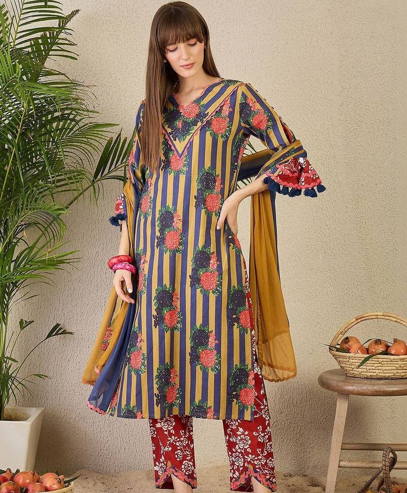 Women Printed Regular Pure Cotton Kurta with Trousers & With Dupatta