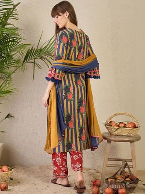 Women Printed Regular Pure Cotton Kurta with Trousers & With Dupatta 4