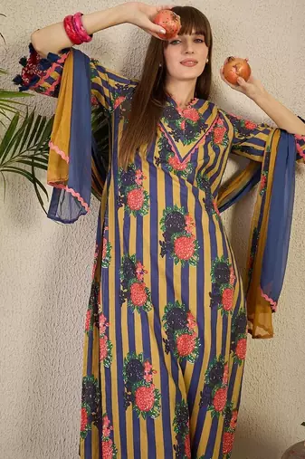 Women Printed Regular Pure Cotton Kurta with Trousers & With Dupatta