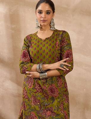 Floral Printed Notch Neck Pure Cotton Kurta With Trousers 1