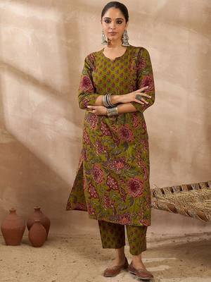 Floral Printed Notch Neck Pure Cotton Kurta With Trousers 2