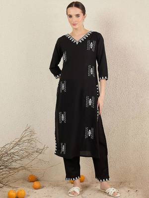 Women Floral Embroidered Cotton Kurta with Trousers & Dupatta 2