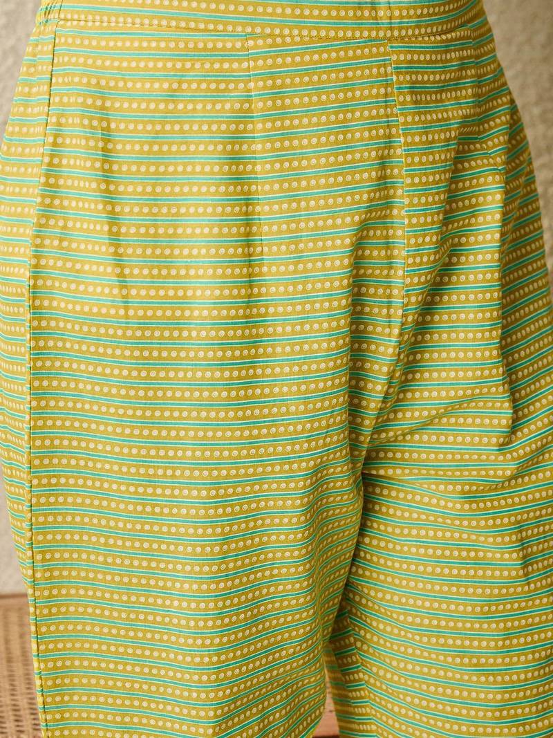 Floral Printed V-Neck Pure Cotton Straight Kurta With Trousers And Dupatta