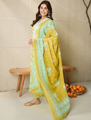 Floral Printed V-Neck Pure Cotton Straight Kurta With Trousers And Dupatta 4