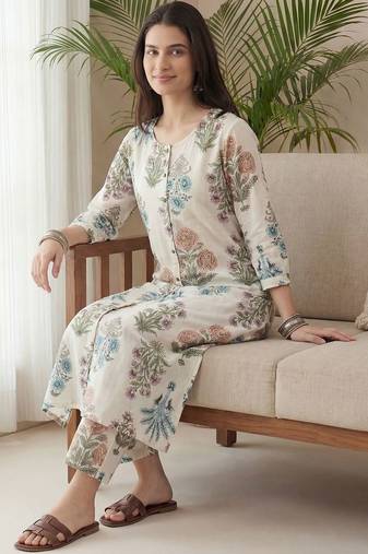 Women Floral Printed Regular Pure Cotton Kurta with Trousers