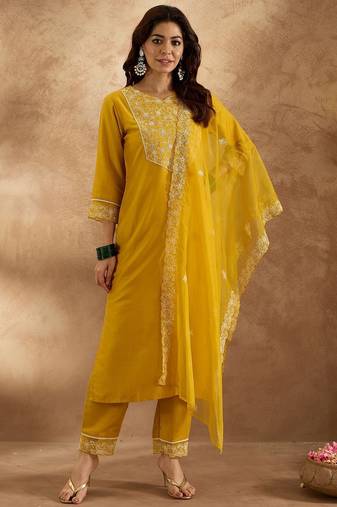 Women Floral Embroidered Regular Thread Work Kurta with Trousers & With Dupatta