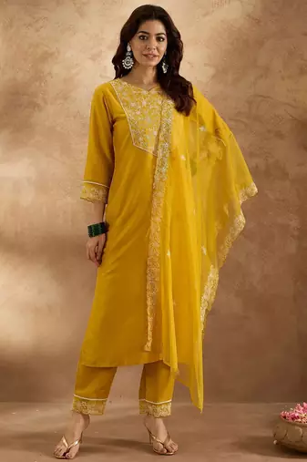 Women Floral Embroidered Regular Thread Work Kurta with Trousers & With Dupatta