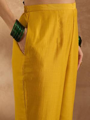 Women Floral Embroidered Regular Thread Work Kurta with Trousers & With Dupatta 3