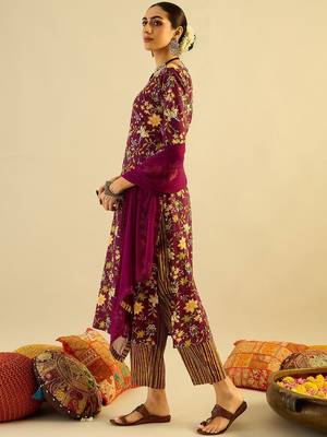 Floral Printed V-Neck Pure Cotton Straight Kurta With Trousers & Dupatta 2