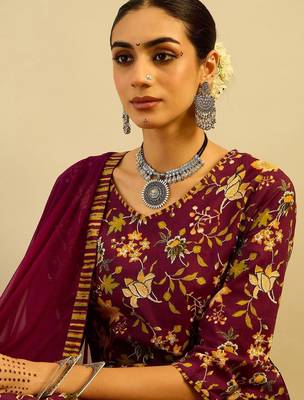 Floral Printed V-Neck Pure Cotton Straight Kurta With Trousers & Dupatta 3