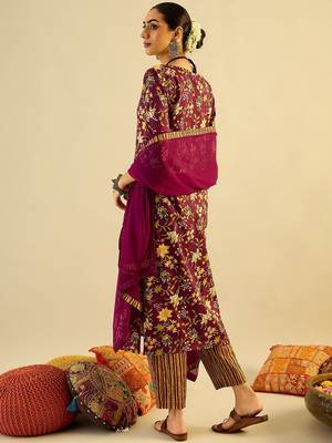 Floral Printed V-Neck Pure Cotton Straight Kurta With Trousers & Dupatta 6
