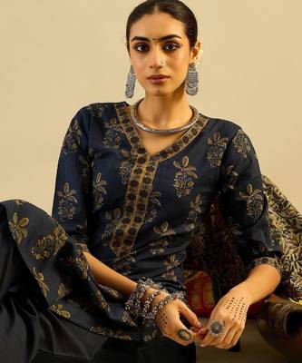 Navy Blue Floral Printed V-Neck Pure Cotton Kurta with Trousers & Dupatta 2