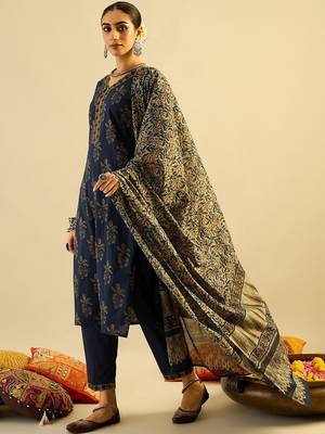 Navy Blue Floral Printed V-Neck Pure Cotton Kurta with Trousers & Dupatta 5