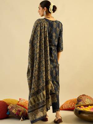 Navy Blue Floral Printed V-Neck Pure Cotton Kurta with Trousers & Dupatta 6