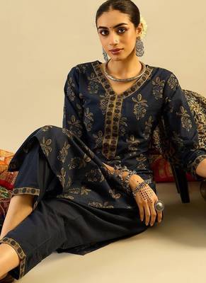 Navy Blue Floral Printed V-Neck Pure Cotton Kurta with Trousers & Dupatta 7
