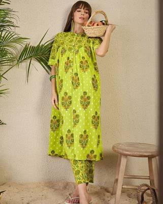 Women Ethnic Motifs Printed Cotton A-Line Kurta with Trousers 1