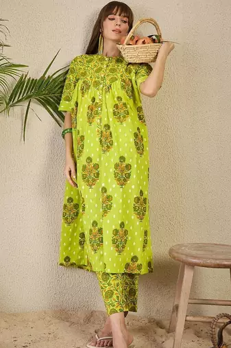 Women Ethnic Motifs Printed Cotton A-Line Kurta with Trousers