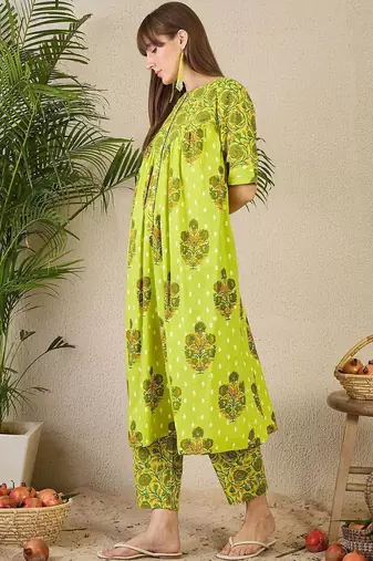 Women Ethnic Motifs Printed Cotton A-Line Kurta with Trousers