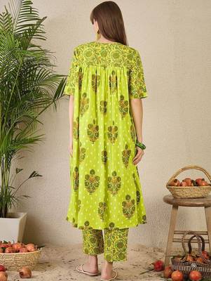 Women Ethnic Motifs Printed Cotton A-Line Kurta with Trousers 4