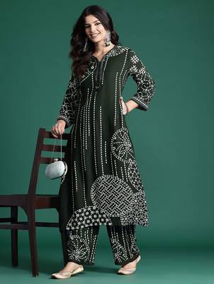 Printed Beads & Stones Kurta with Trousers 7
