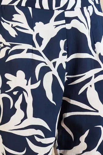 Women Printed Regular Pure Cotton Kurta with Trousers