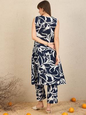 Women Printed Regular Pure Cotton Kurta with Trousers 5