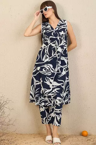Women Printed Regular Pure Cotton Kurta with Trousers