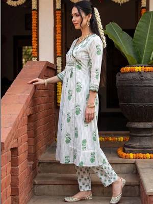 Women Floral Printed Angrakha Pure Cotton Kurta with Trousers 1