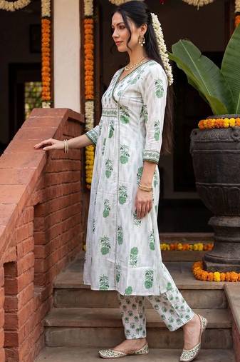 Women Floral Printed Angrakha Pure Cotton Kurta with Trousers