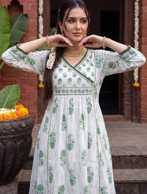Women Floral Printed Angrakha Pure Cotton Kurta with Trousers 2