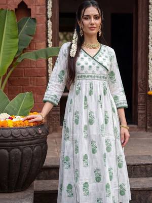 Women Floral Printed Angrakha Pure Cotton Kurta with Trousers 3