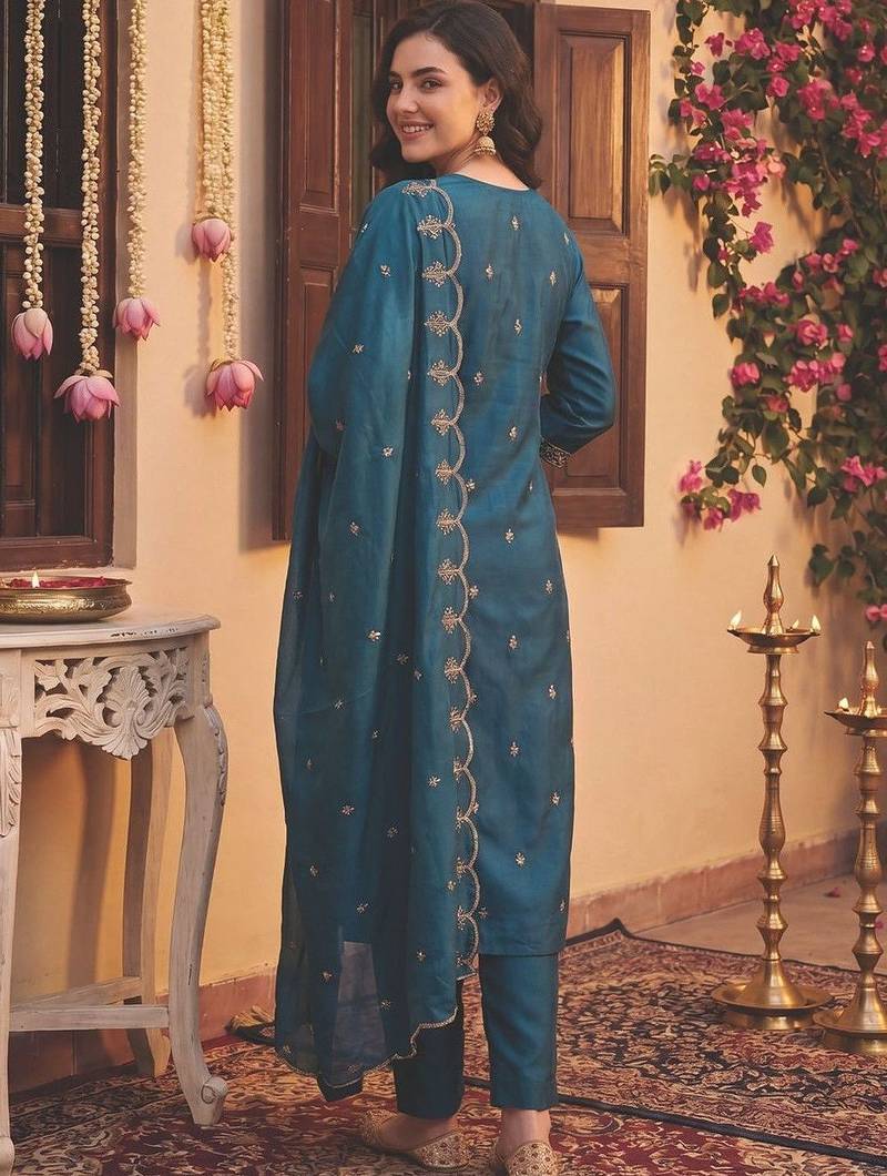 Women Ethnic Motifs Embroidered Regular Sequinned Kurta with Trousers & With Dupatta