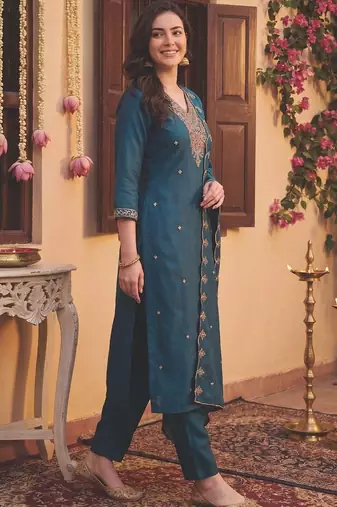 Women Ethnic Motifs Embroidered Regular Sequinned Kurta with Trousers & With Dupatta