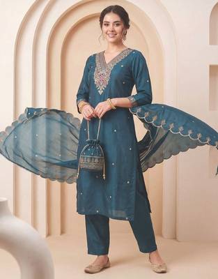 Women Ethnic Motifs Embroidered Kurta with Trousers & With Dupatta 2