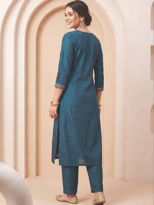 Women Ethnic Motifs Embroidered Kurta with Trousers & With Dupatta 4