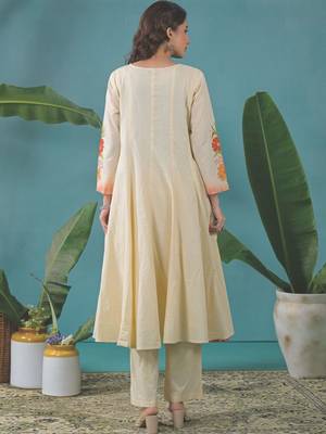 Women Floral Printed Panelled Pure Cotton Kurta with Trousers & With Dupatta 7