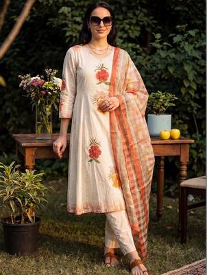 Women Floral Printed Regular Thread Work Pure Cotton Kurta with Trousers & With Dupatta 2
