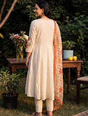 Women Floral Printed Regular Thread Work Pure Cotton Kurta with Trousers & With Dupatta 6