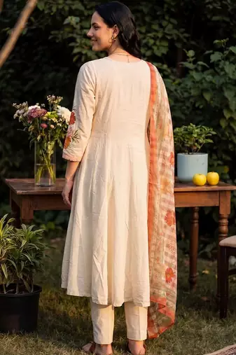 Women Floral Printed Regular Thread Work Pure Cotton Kurta with Trousers & With Dupatta
