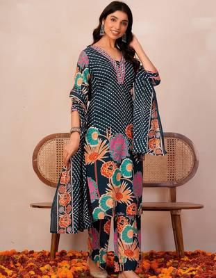 Women Floral Printed Regular Thread Work Pure Cotton Kurta with Palazzos & With Dupatta 2
