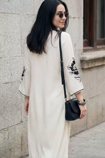 Women Floral Embroidered Regular Thread Work Kurta with Trousers