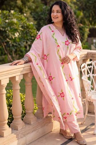 Plus Size Pink Printed Straight Kurta Trousers With Dupatta Set