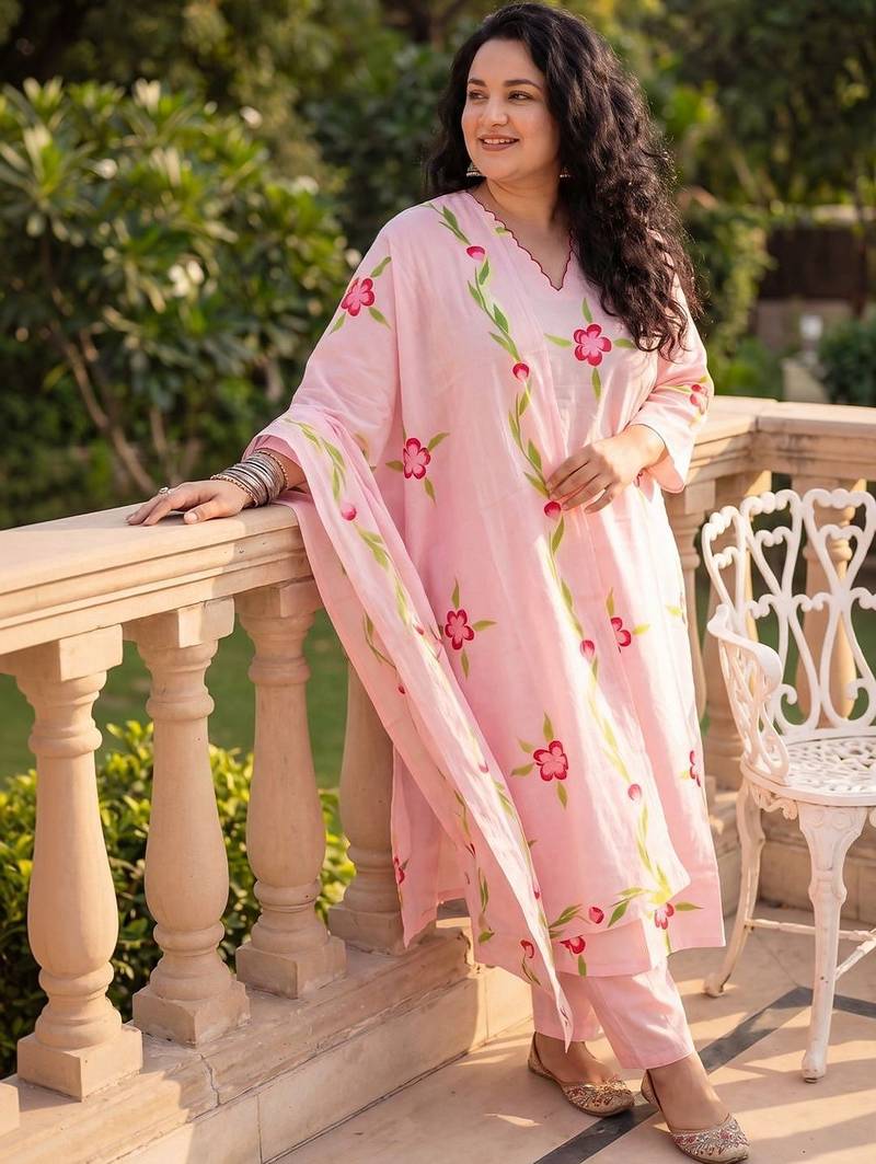 Plus Size Pink Printed Straight Kurta Trousers With Dupatta Set
